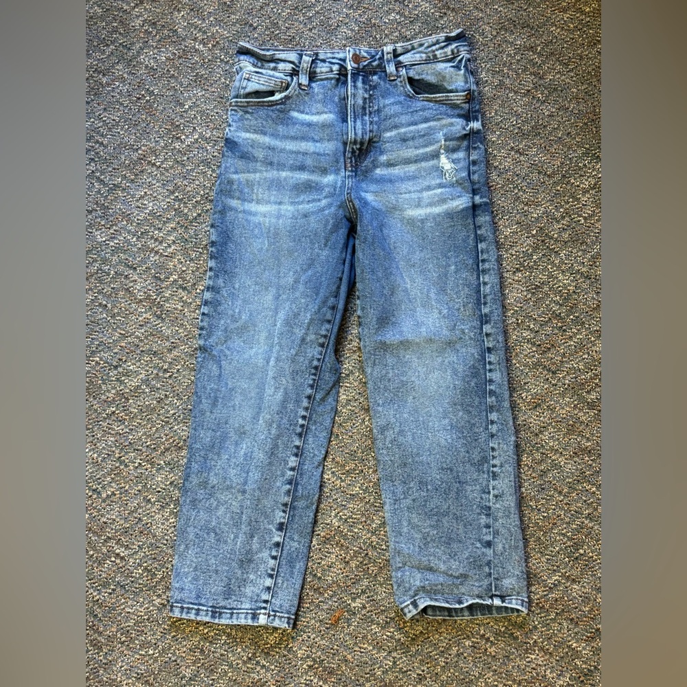 Straight leg cropped Jeans.